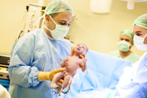 Yeditepe Üniversitesi Hastanesi 'nde doğan Güneş bebeğin doğum videosu